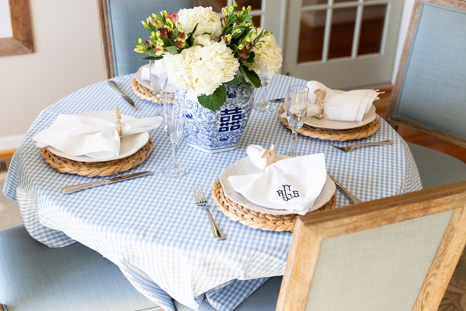 Blue and White Chinoiserie Tablescape