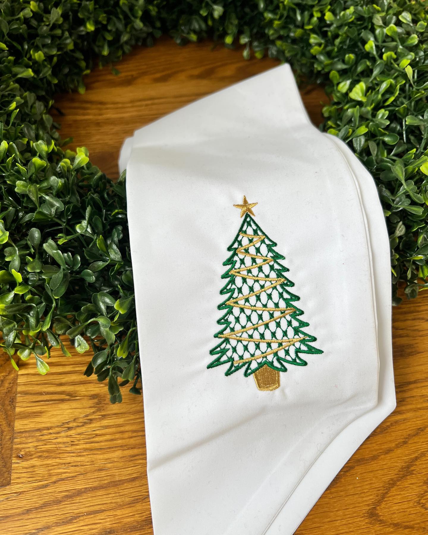 Chic Christmas Tree Embroidered Wreath Sash